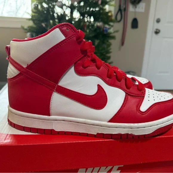 Nike Red and White Women's Sneakers - Picture 4 of 11